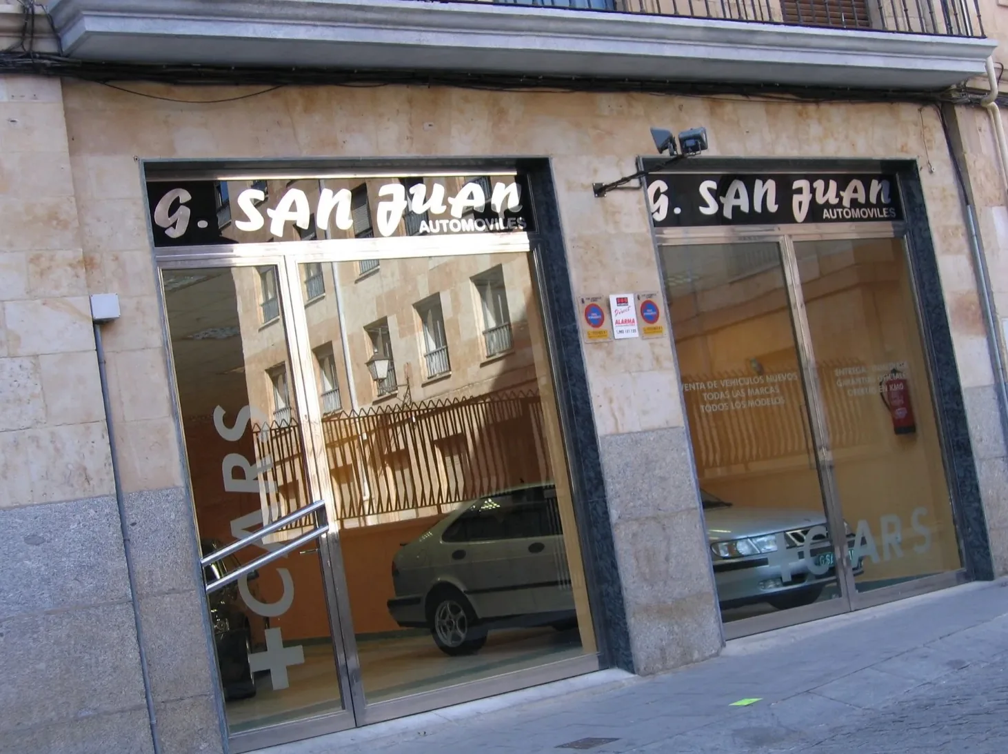 Carpintería y escaparates en acero inoxidable para exposición comercial